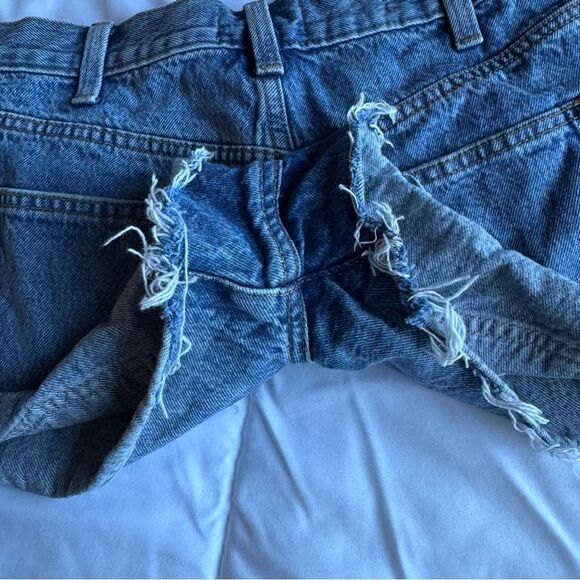 Universal Thread Distressed Blue Jean Shorts - Picture 7 of 7